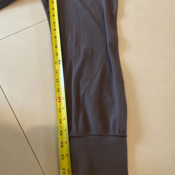 Lululemon crop leggings size 4 - Picture 7 of 9